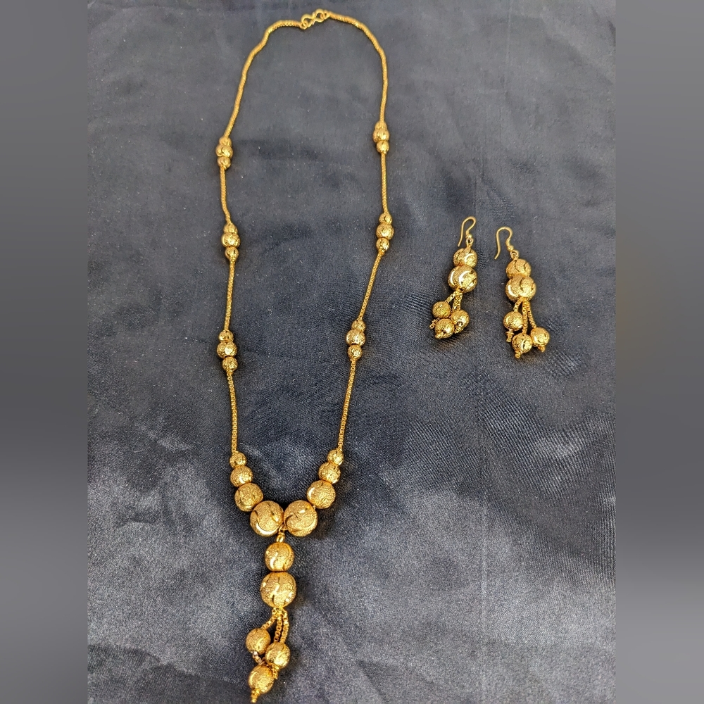 NWOT, INDIAN NECKLACE AND EARRINGS SET. - Picture 3 of 3